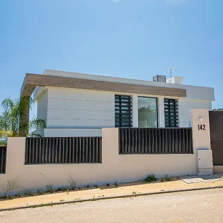 Villa Rocas 142 *
